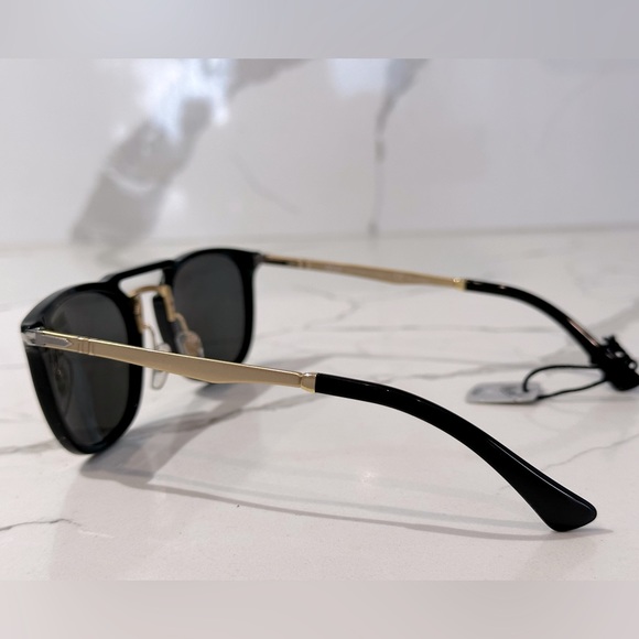Mens Persol Sunglasses Polarized - Picture 2 of 3